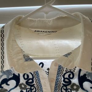 Embroidered white cotton shirt